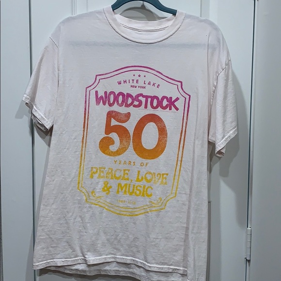 Vinyl Icon Tops - Vinyl Icon Graphic Woodstock Band Tee
